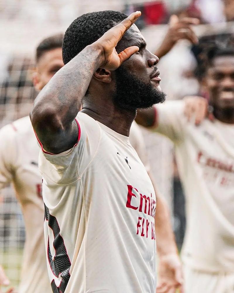 东契奇30+10助攻詹姆斯砍30分，湖人客场111-103力克鹈鹕