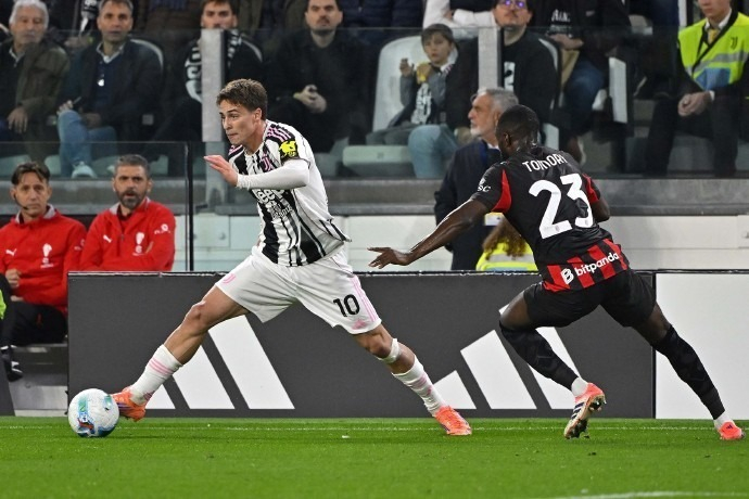 2025 EWC：Falcons 提前锁定俱乐部头名，TYLOO 止步《CS2》八强