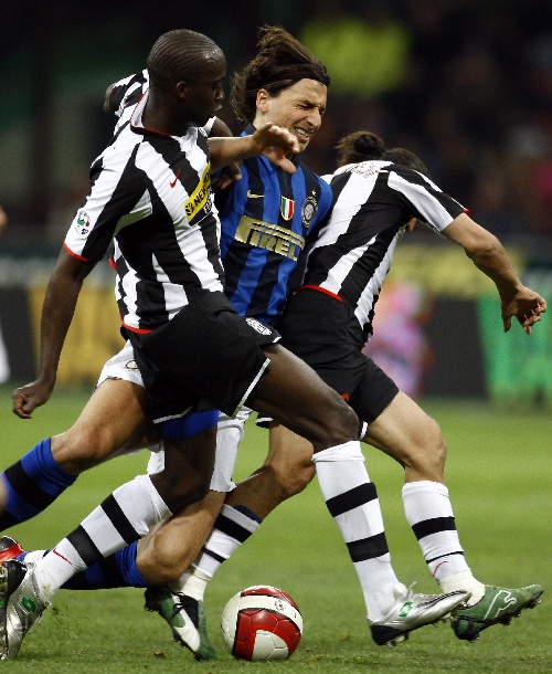 98-117！这是湖人关键时刻的改变，除了雄鹿，他们最后5分钟无敌