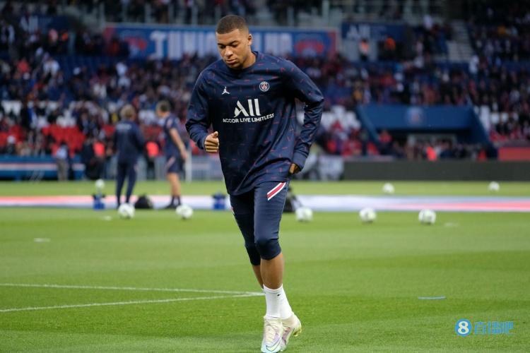 旭旭宝宝花2500万举办粉丝见面会，被质疑是作秀？回应有上亿资产不搬大城市的原因，引发热议！